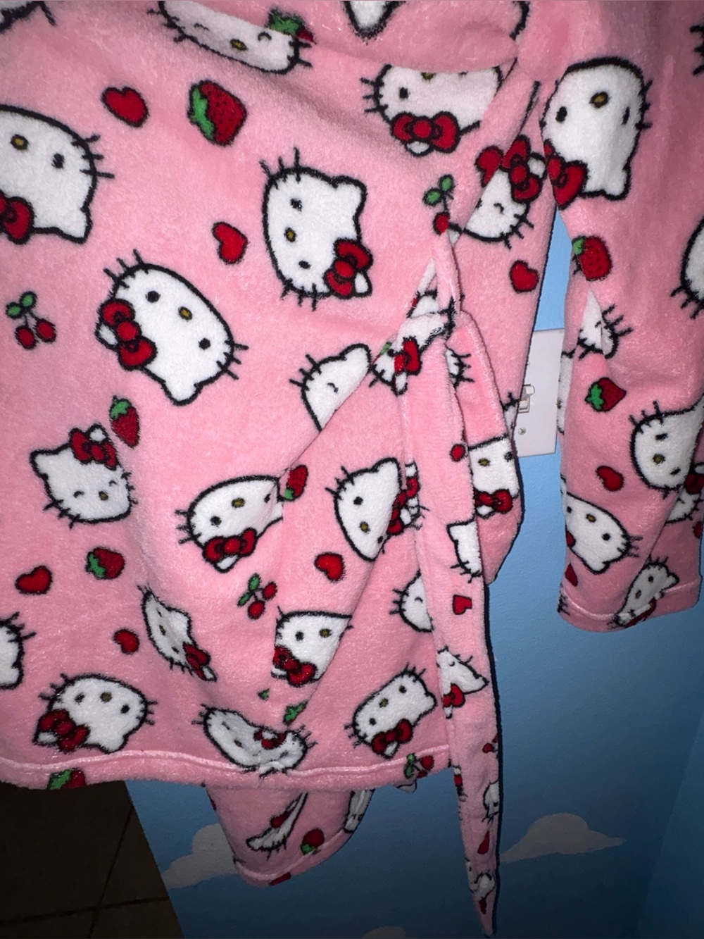 NEW - Sanrio Hello Kitty Polyester Pink Robe - Picture 7 of 7